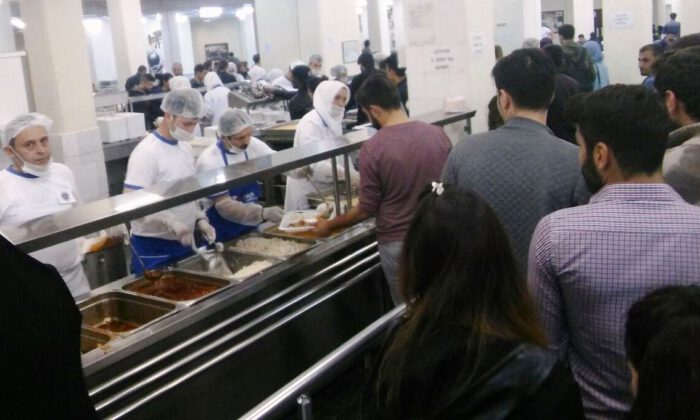 Uludağ Üniversitesi’nde öğrencilerin iftar yemeği ücretsiz