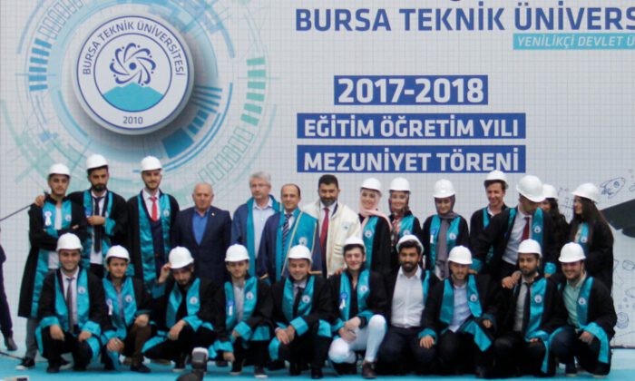 Bursa Teknik Üniversitesi’nde coşkulu mezuniyet töreni