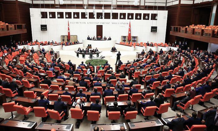 “FETÖ’nün siyasi ayağı araştırılsın” önergesini AKP ve MHP reddetti
