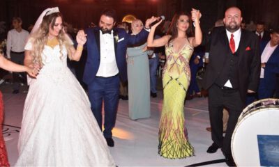 Ebru Yaşar, sahnede elbisesiyle göz kamaştırdı