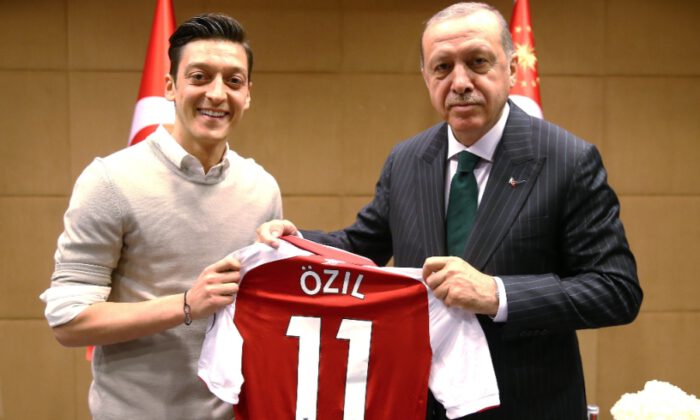 Mesut Özil’e “milli” destek