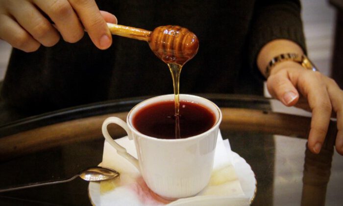 Bursa’daki tarihi hamamda geleneksel “Osmanlı çayı” ikramı