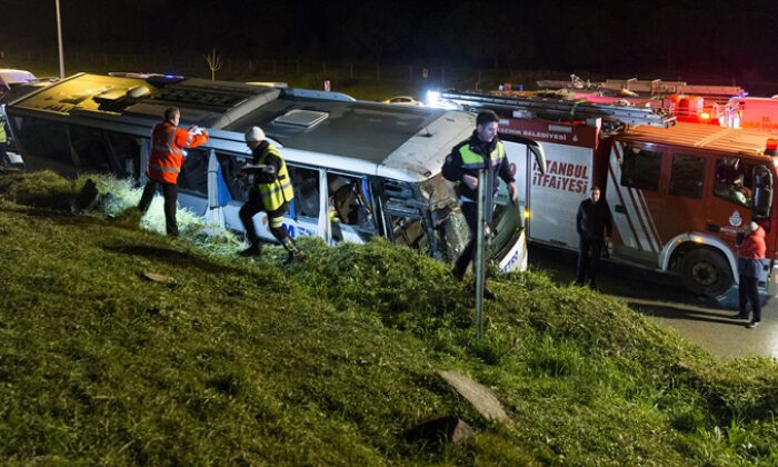 İstanbul’da yolcu otobüsü devrildi: Ölü ve yaralılar var
