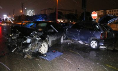 Bursa’da iki otomobil çarpıştı: 4 yaralı
