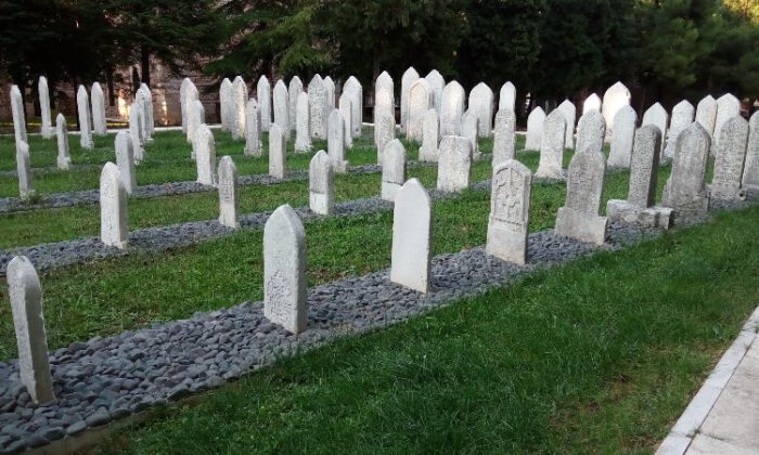 Bursa’da ‘Osmanlı mezarlıkları ve mezar taşları’ konuşuldu