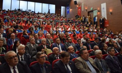 Bursa’da okul sporlarında başarılı öğrenciler ödüllendirildi