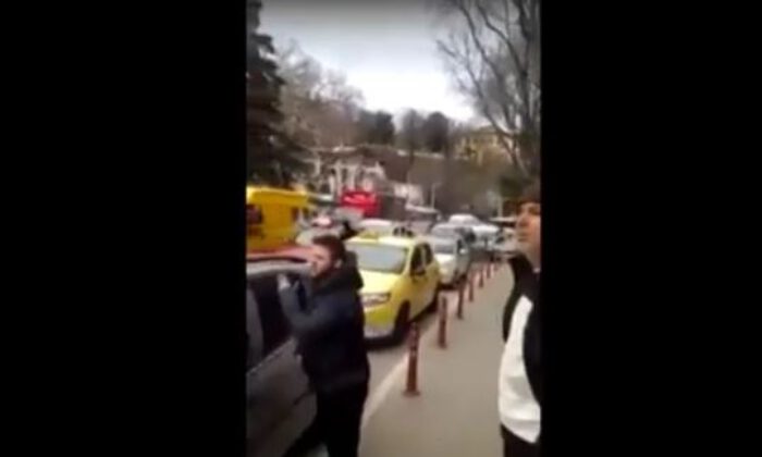 Erdoğan için kapatılan yolda, ambulansın geçişi engellendi… Vatandaş isyan etti!