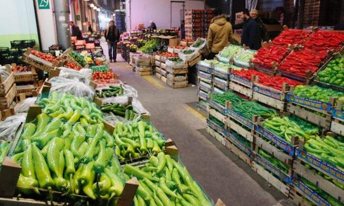 Belediyeler ucuz meyve sebze satmaya hazırlanıyor