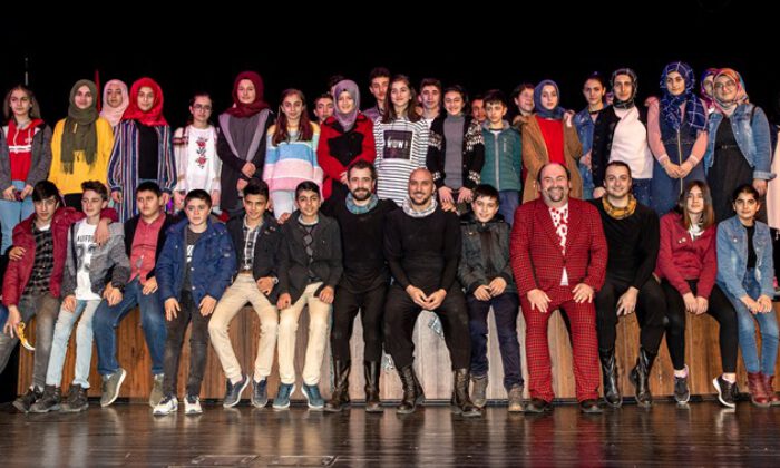 Bursa’da perde, Erzurumlu öğrenciler için açıldı