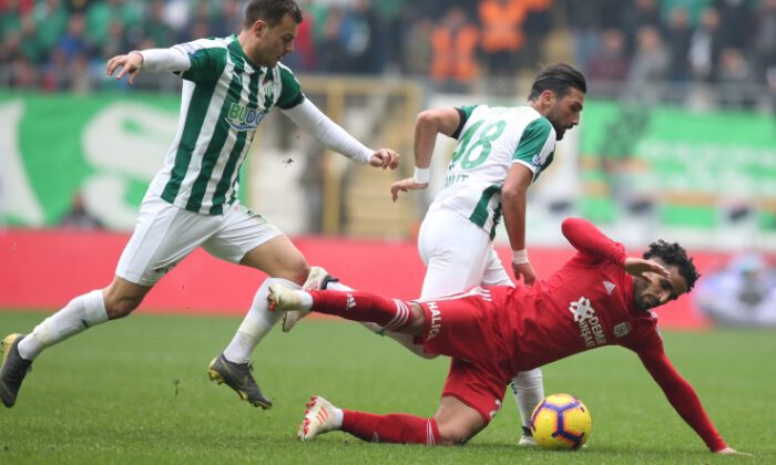 Bursaspor, son dakikada kazandı: 3-2