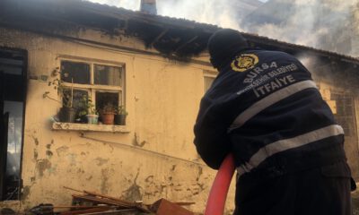 Bursa’da ev yandı, kül oldu