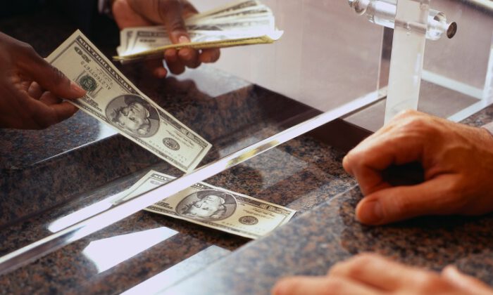 Bankalardan vatandaşlara dolar uyarısı
