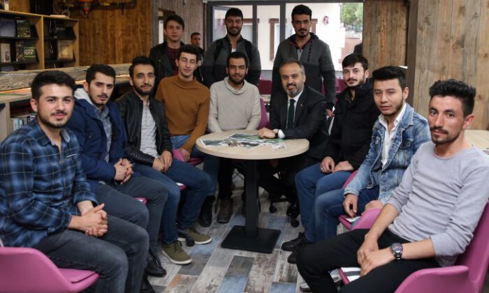Bursa’da üniversitelilerin kıraathane buluşması başladı