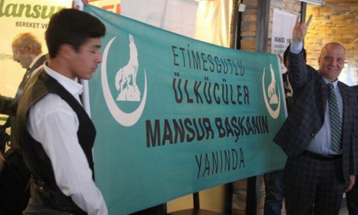İYİ Parti Etimesgut eski ilçe başkanı, Mansur Yavaş’ın pankartını asarken saldırıya uğradı