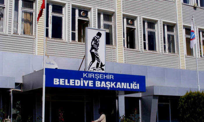 Yeni Başkan makam aracını ‘satalım’ dedi; AKP’liler reddetti
