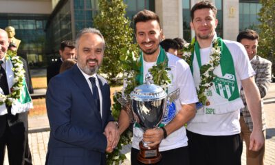 Şampiyon Bursa Büyükşehir Erkek Voleybol takımına coşkulu karşılama…