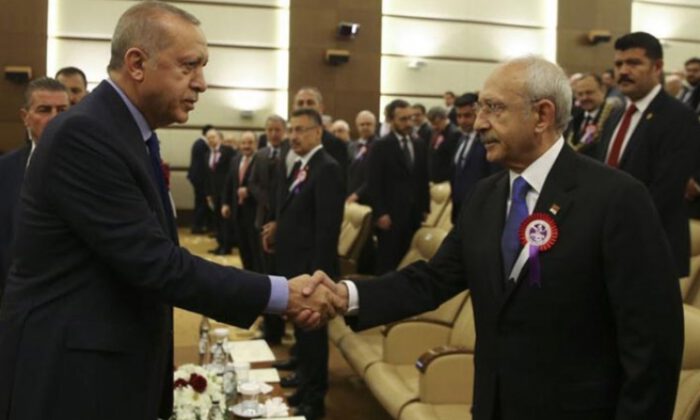 Erdoğan ile Kılıçdaroğlu, tokalaştı…