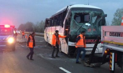 Sakarya’da yolcu otobüsü devrildi: 30 yaralı