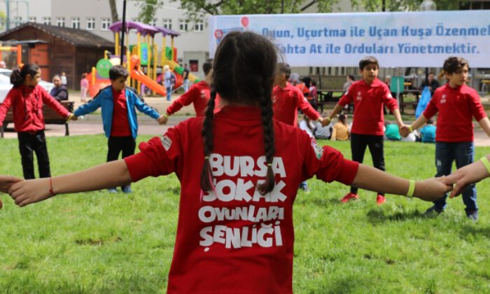 Bursa’da ‘sokak oyunları’ coşkusu
