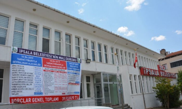 AK Partili belediyenin borçları tabelaya sığmadı!