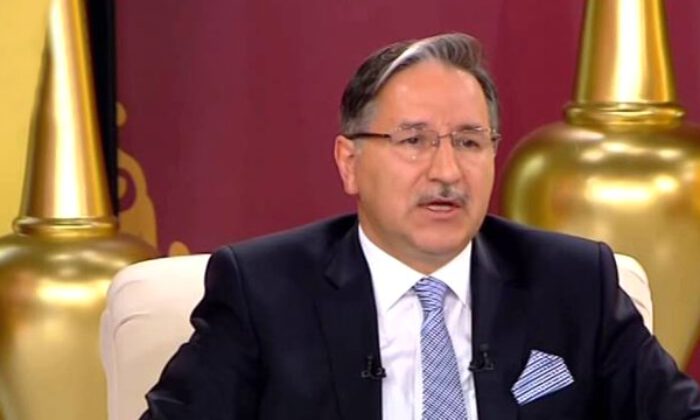 İlahiyatçı Mustafa Karataş’tan skandal ‘Türkçülük’ yorumu!
