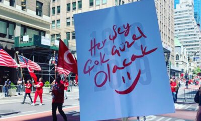 New York’taki Türk Günü’ne ‘Her Şey Çok Güzel Olacak’ pankartı damga vurdu