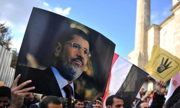 Mısır eski Cumhurbaşkanı Mursi, saat 05.00’te toprağa verildi