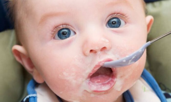 Bebeklerde ek gıda döneminde dikkat edilmesi gerekenler