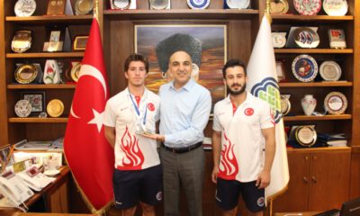Bakırköy’ün şampiyon yüzücüsünden Başkan Kerimoğlu’na ziyaret