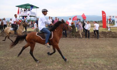 Bursa’da rahvan atları, ‘15 Temmuz’ için yarıştı 