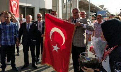 Turhan Çömez 12 yıl sonra Türkiye’ye döndü
