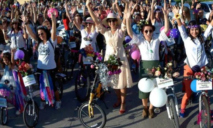 ‘Süslü kadınlar’ Bursa’da pedal çevirecek