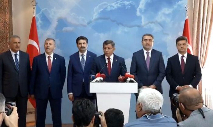 Ahmet Davutoğlu’nun partisinde kimler var?