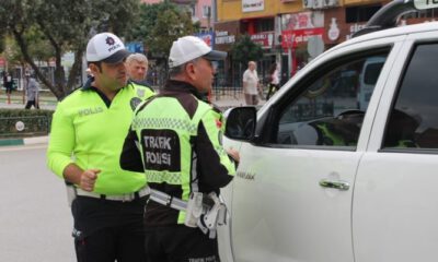 Gemlik polisinden araçta sigara uygulaması
