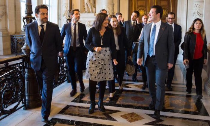 Paris Belediye Başkanı Hidalgo’dan İmamoğlu’na Türkçe karşılama