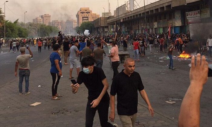 Irak’ta sokaklar karıştı, sokağa çıkma yasağı geldi