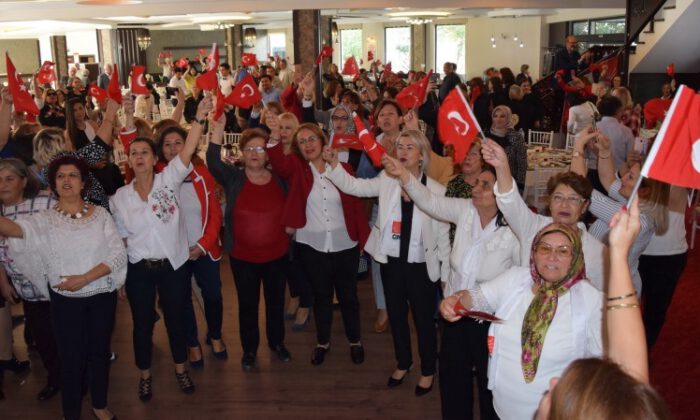Bursa’da CHP’li kadınların Cumhuriyet coşkusu