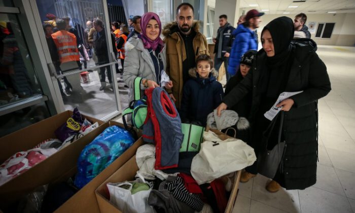 TOFAŞlı taraftarlardan Elazığ ve Malatya’daki depremzedelere yardım