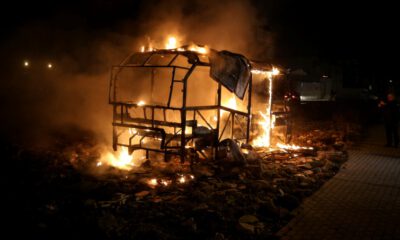 Bursa’da park halindeki arızalı minibüs yandı
