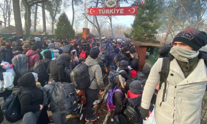 Edirne’de sınır kapılarında göçmen hareketliliği yaşanıyor