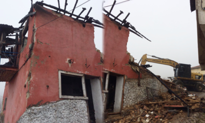 Osmangazi Belediyesi, tehlike saçan binayı yıktı