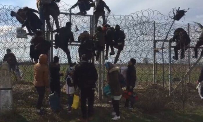 Binlerce göçmen Edirne’den Yunanistan’a geçiş yaptı