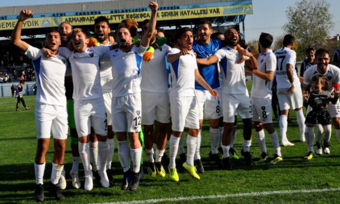 Karacabey Belediyespor, Spor Toto 2. Lig’e çıkmayı garantiledi