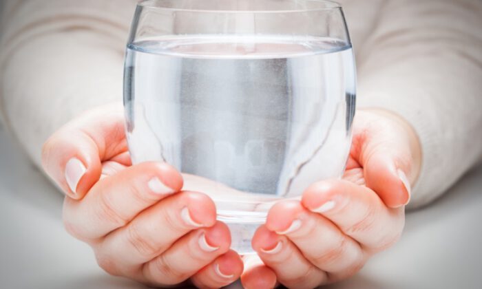 Türk Böbrek Vakfı: Yetişkin bir birey günde 2-2,5 litre su tüketmeli