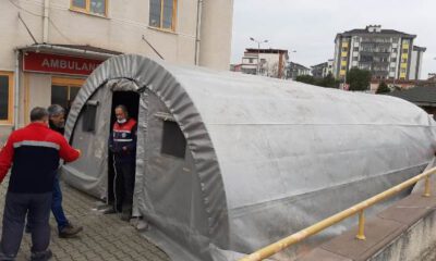 Bursa’da hastane bahçelerine triaj çadırları kuruldu