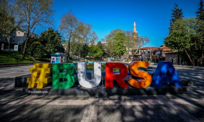 Bursa’da kısıtlamanın ardından cadde ve sokaklar sessiz kaldı
