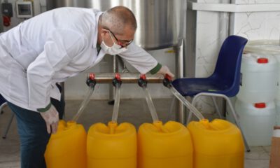 Bursa’da meslek lisesi bir ayda 200 bin litre dezenfektan üretti