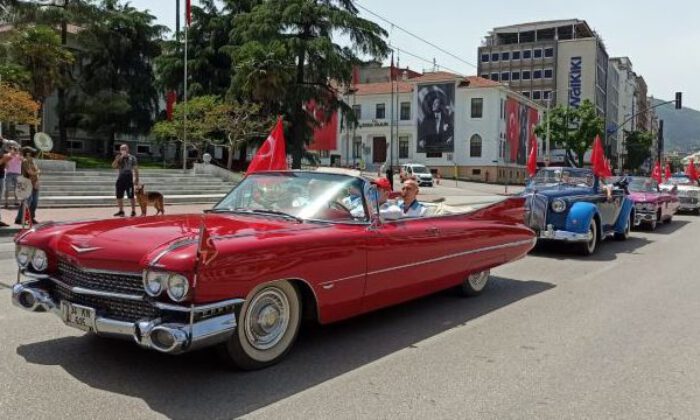 Bursa’da klasik araçlarla 19 Mayıs kutlaması