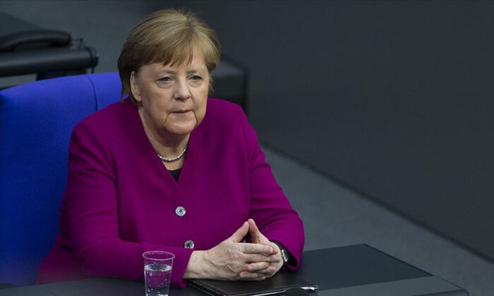 Merkel’in e-postalarının hacklendiği ortaya çıktı