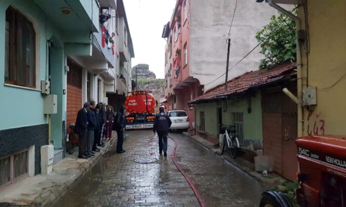 Bursa’da bir evde tüp patladı: 2 yaralı